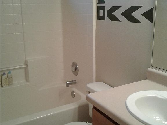 4th image of 42 N 500 W APT 204