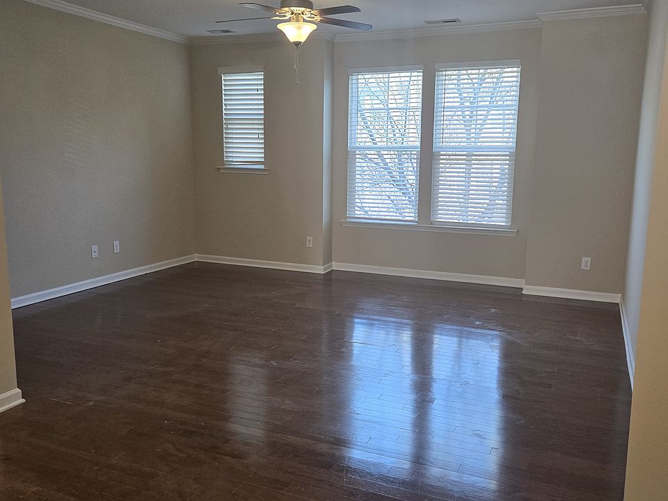 2nd image of 3005 Summerhouse Rd