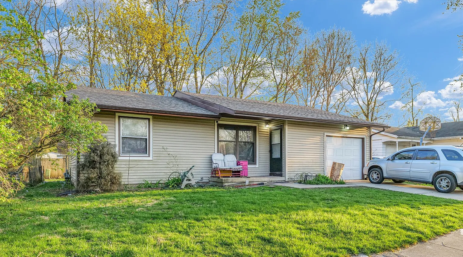 3209 W John St photo 1