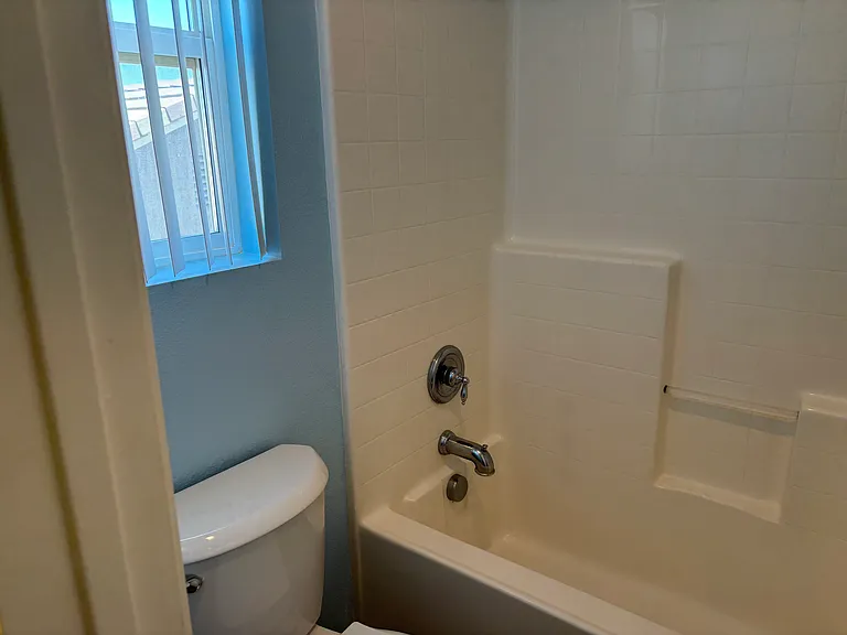 8623 Bridgeport Ave — Photo 15