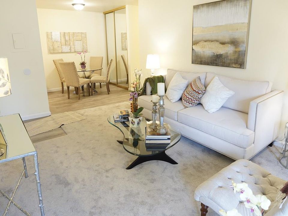 1st image of 409 Piccadilly Pl APT 6