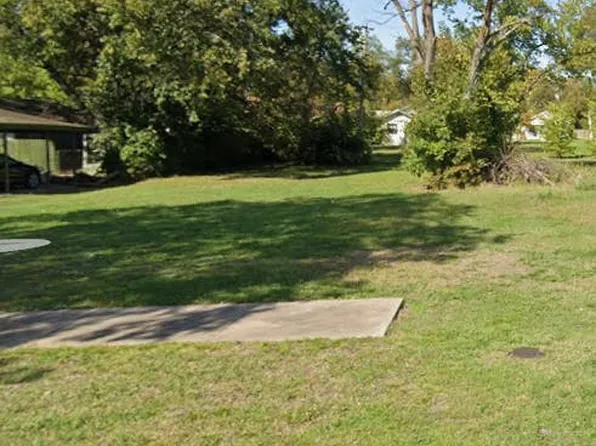 306 W 3rd St, Coffeyville, KS 67337