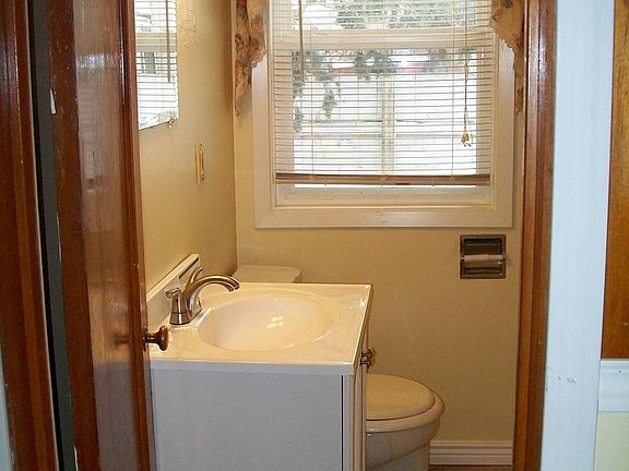 4th image of 1120 Milton St APT B