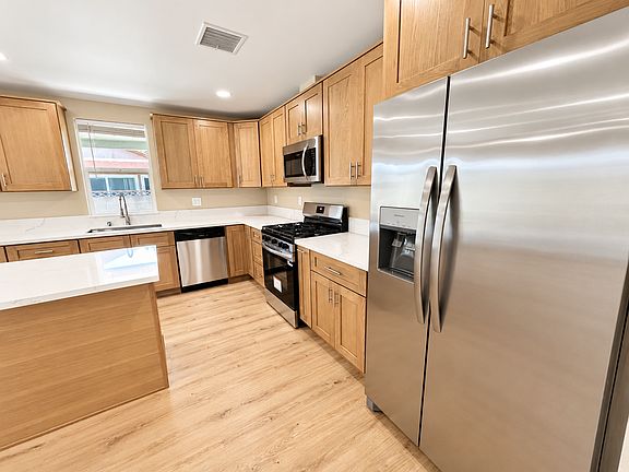 5th image of 309 N Sunkist St