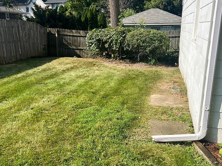 425 Pleasant St — Photo 3