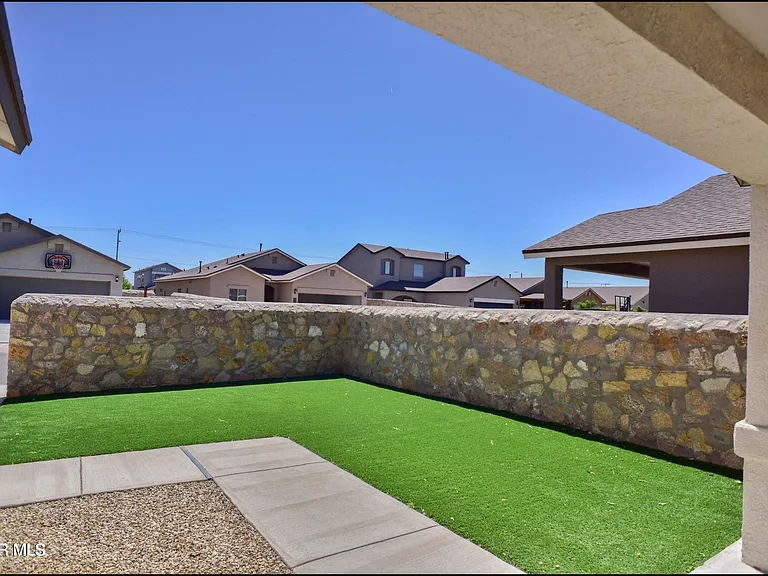 2120 Thomas Lackland St — Photo 40