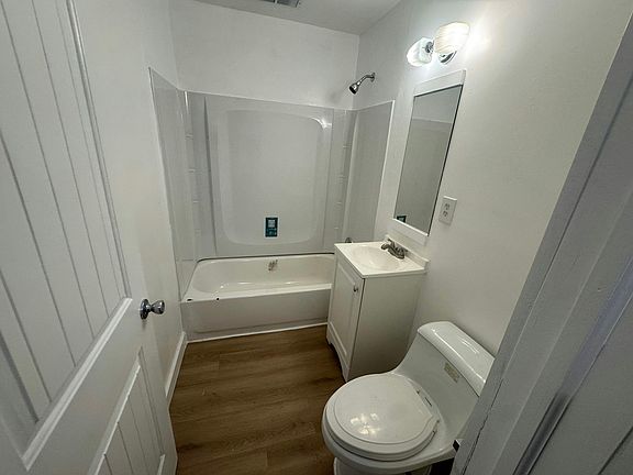 2nd image of 402 Canterbury Ln #404