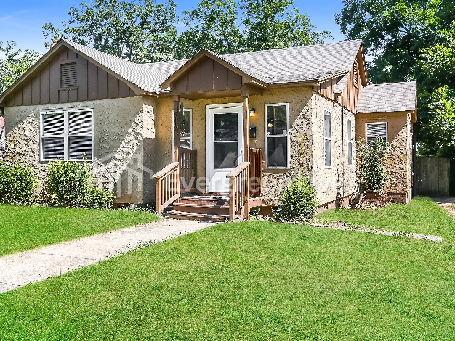 3 bed, 1.0 bath, 1268 sqft, $1,045 — Photo 2