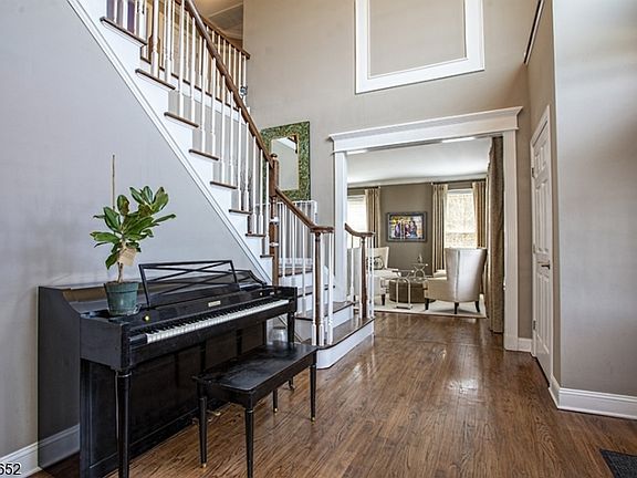 3rd image of 75 Westgate Dr