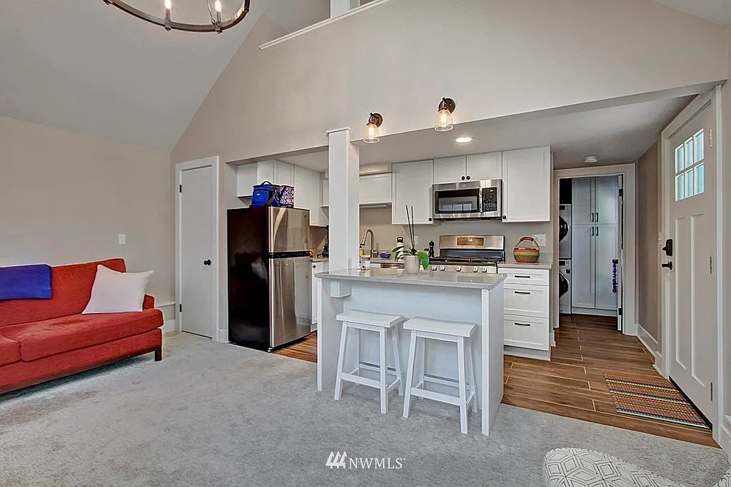 1520 NE 62nd St — Photo 3