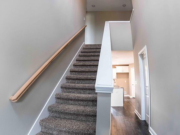 2nd image of 150 Magnolia Pl
