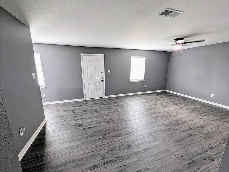 2015 Rosalee St #4 — Photo 8