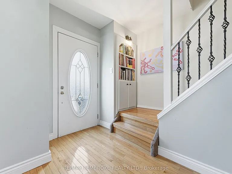566 Perth St — Photo 19