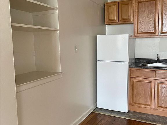 4th image of 110 Division Ave APT 1B