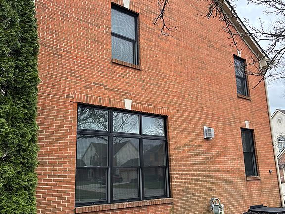 4th image of 8432 Greenside Dr
