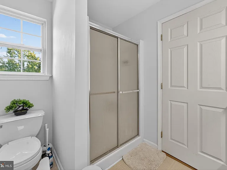 33 Lindley Dr — Photo 15