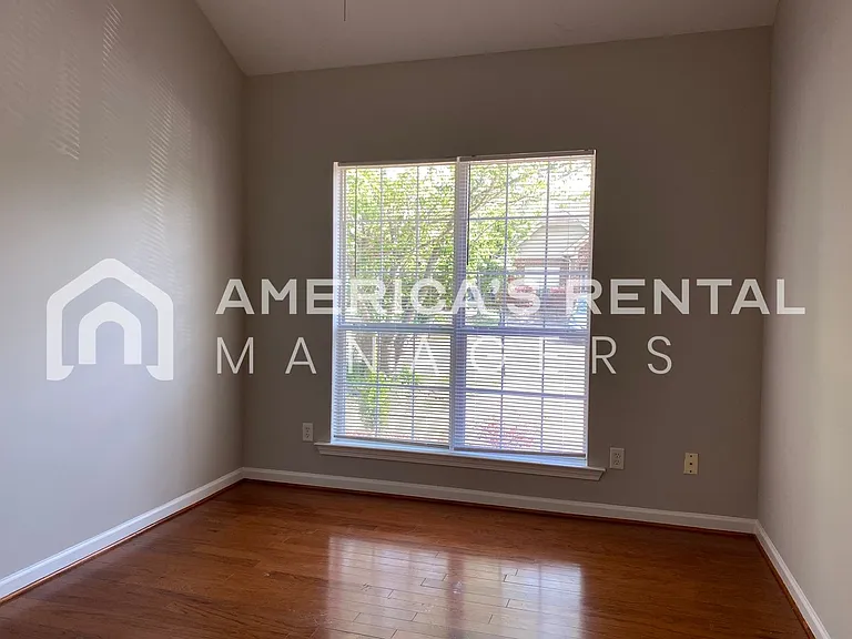 2819 Southwood Ln — Photo 24