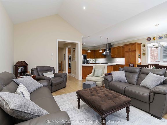 5th image of 15 Valleystream Cir