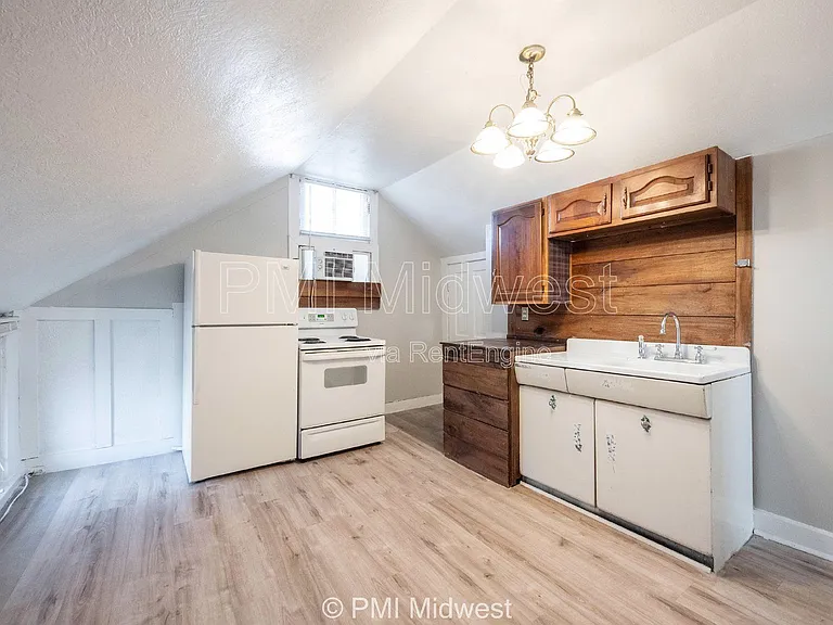 156 W Main St #C — Photo 13