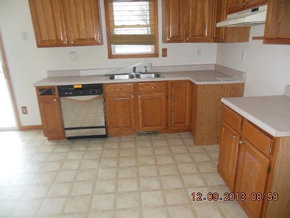 4th image of 863 Capitol Dr