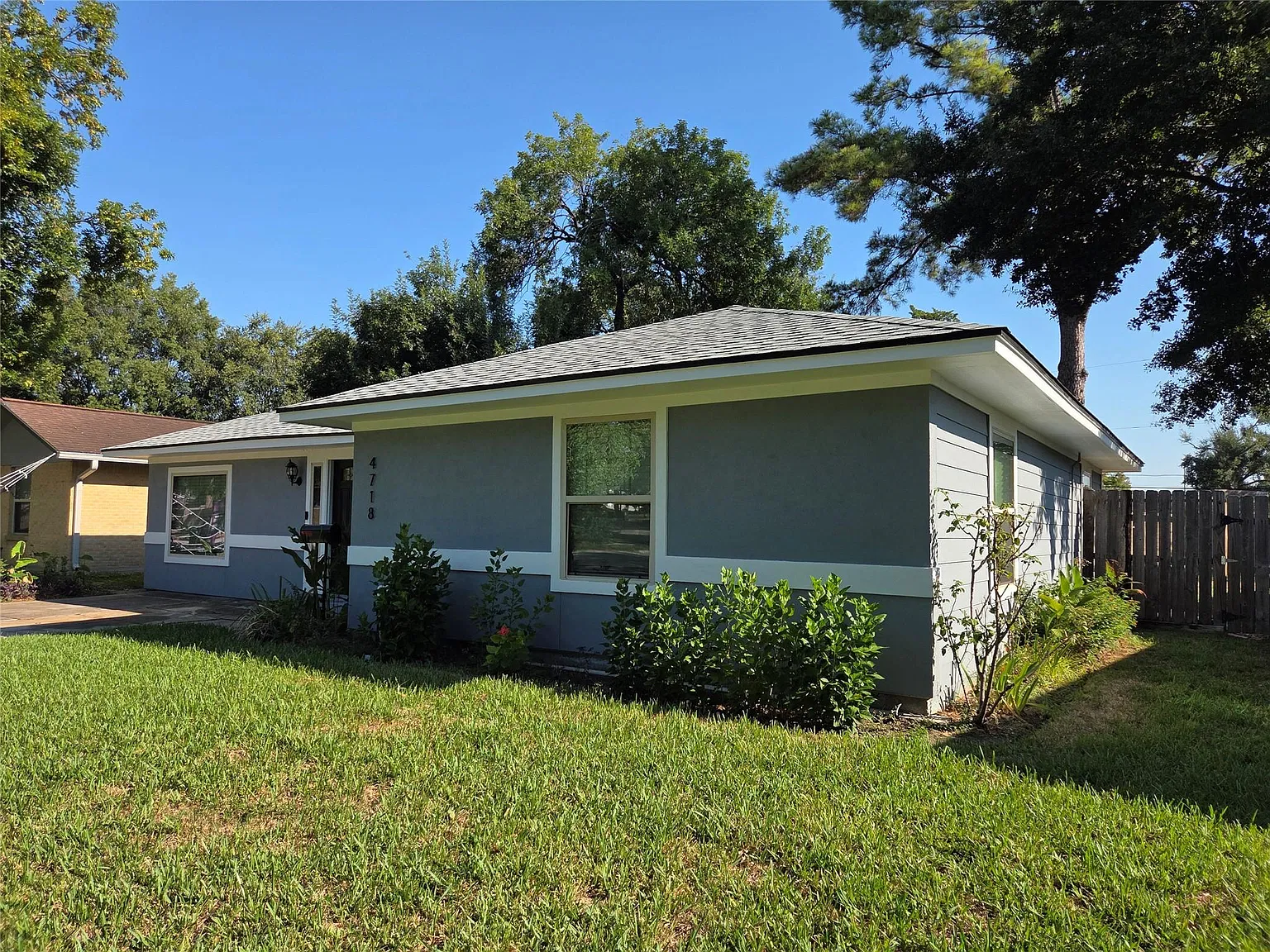 3 bed, 2.0 bath, 1860 sqft, $2,600 — Photo 3