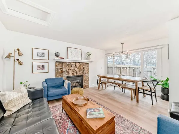 66 E Glamis Grn SW #149, Calgary, AB T3E 6V1