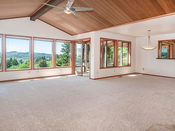 3rd image of 1530 NE Regatta Way