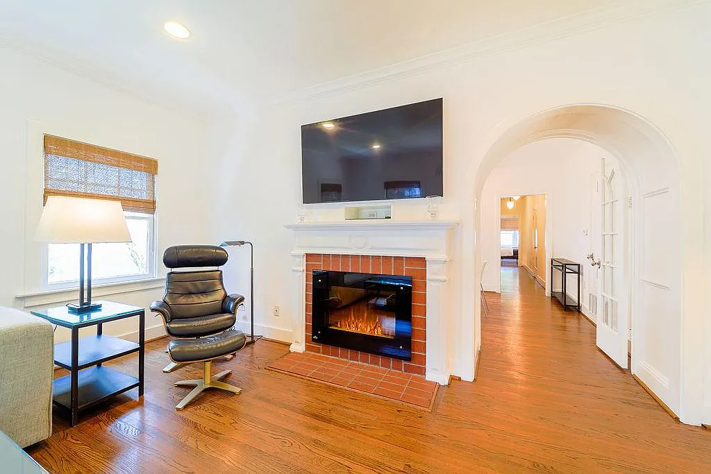 2 bed, 1500 sqft, $9,500 — Photo 2