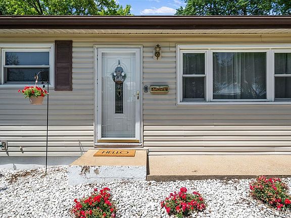 4th image of 1255 Acredale Dr