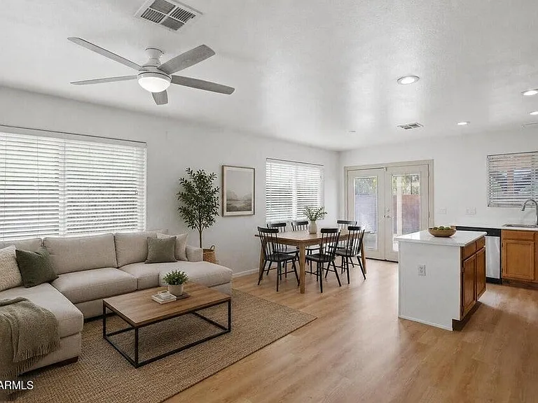 2901 W Irma Ln — Photo 3