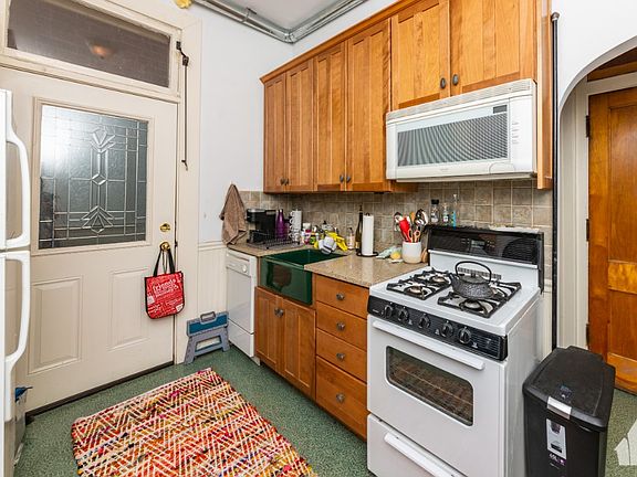 3rd image of 649 W Wrightwood Ave #2