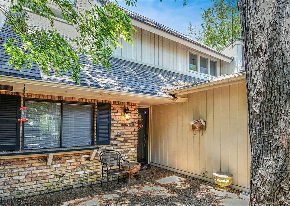 1st image of 4116 Village Oak Dr