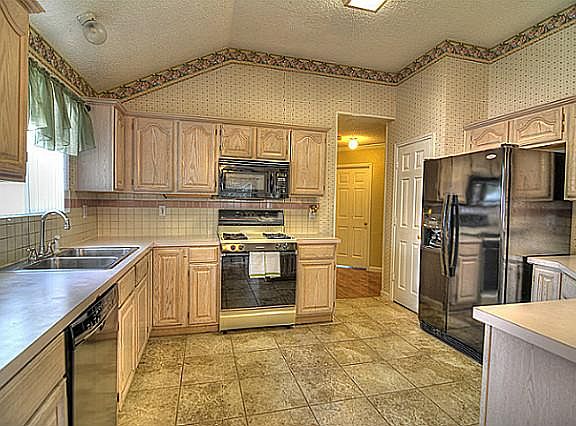 3rd image of 1707 Mayfair Dr