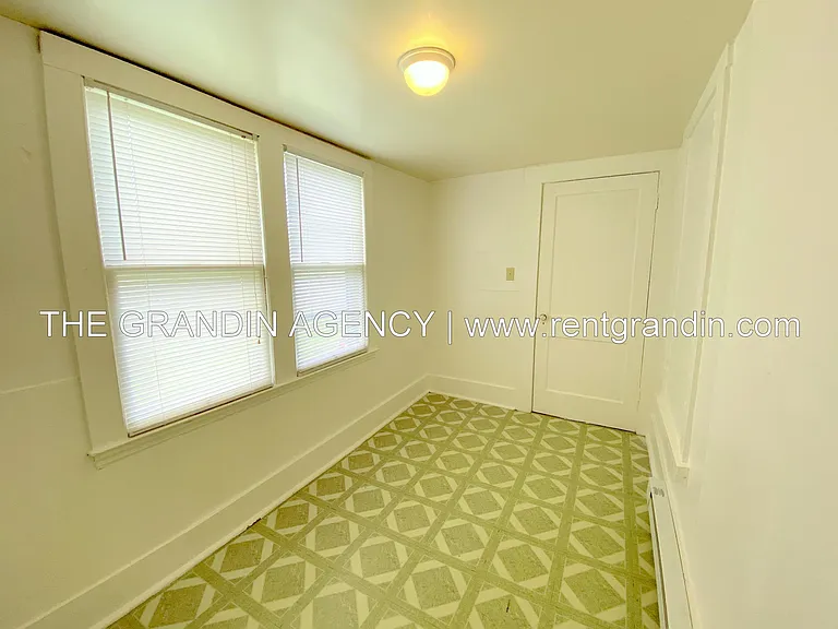909 13th St SE — Photo 33