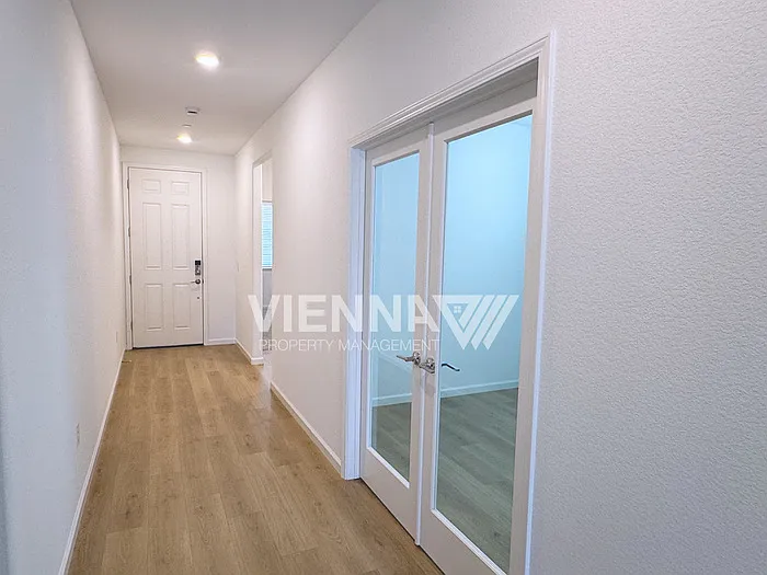 1568 Edgewood Ln — Photo 3