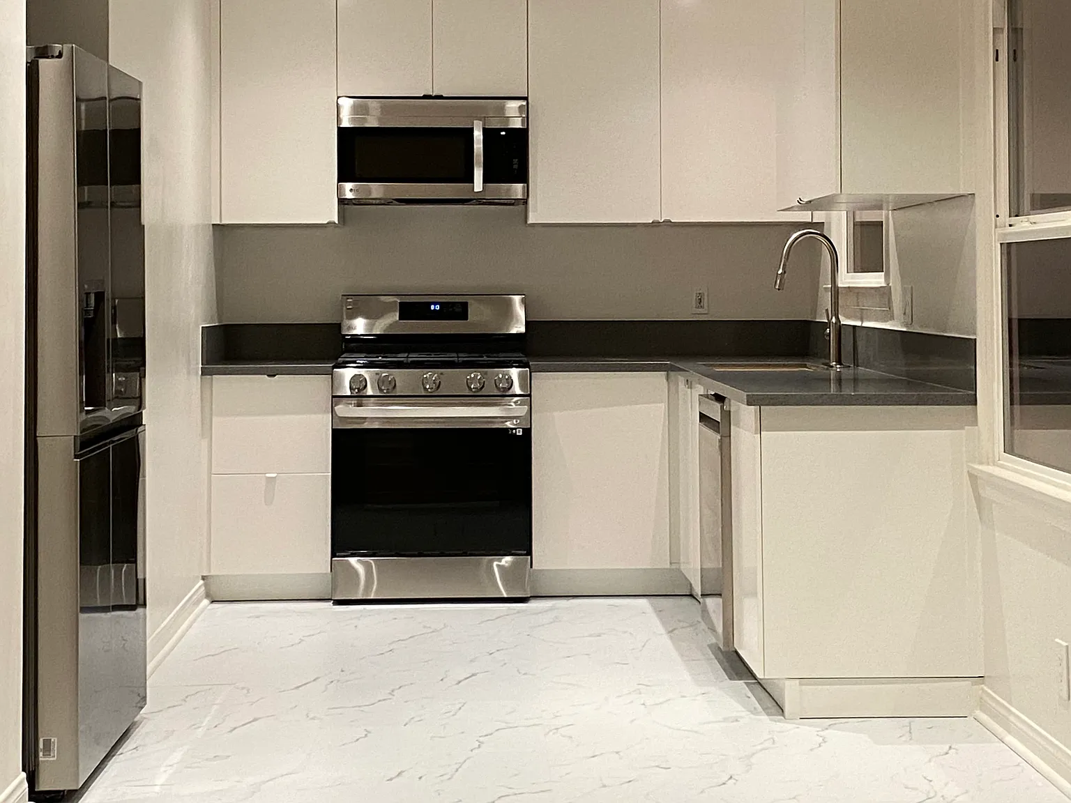 1 bed, 750 sqft, $3,900 — Photo 3