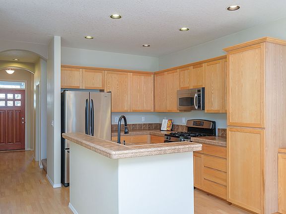 2nd image of 1125 SE Portlandia Ave