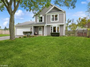 16 Huntington Ct, Mundelein, IL