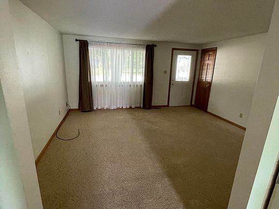 3rd image of 810 Sheridan St