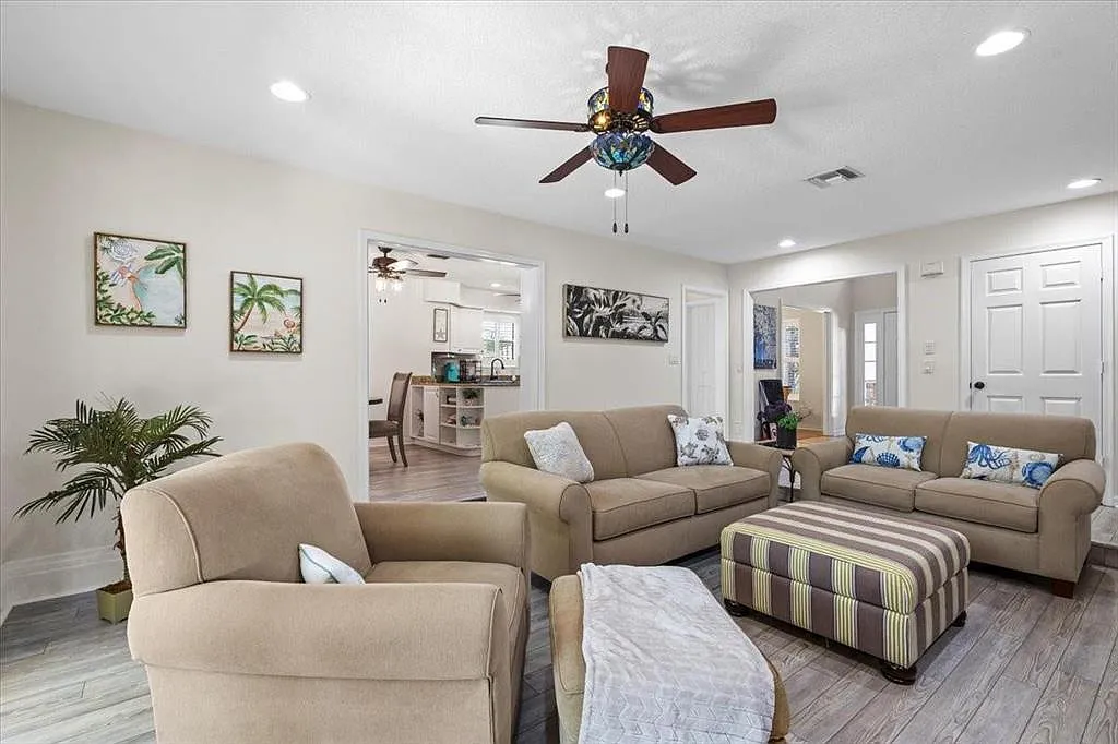 4 bed, 3.0 bath, 2391 sqft, $7,500 — Photo 4