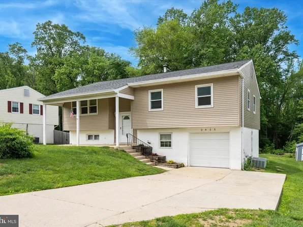 2425 W Colonial Dr, Upper Chichester, PA 19061