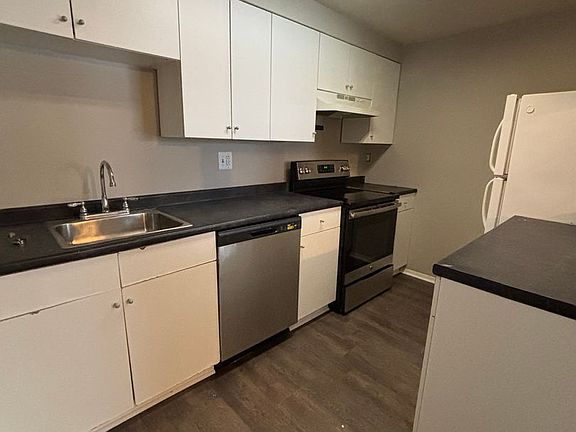 2nd image of 3005 Garden Apartment Dr