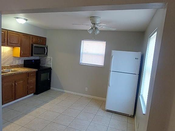 3rd image of 10400 Greentree Ln #1