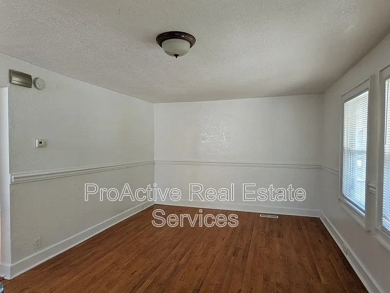 3 bed, 2.5 bath, 1386 sqft, $2,250 — Photo 2