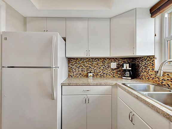 4th image of 2607 Dudley Drive W #I