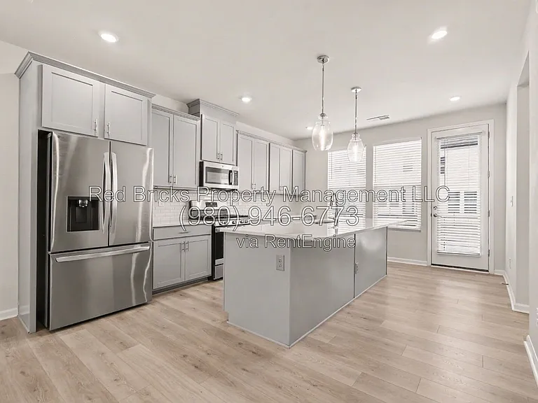 1420 Blanche St — Photo 15