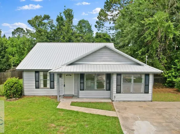 1352 Forest Lake Dr, Hinesville, GA 31313