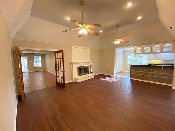 5th image of 2710 N Surrey Dr