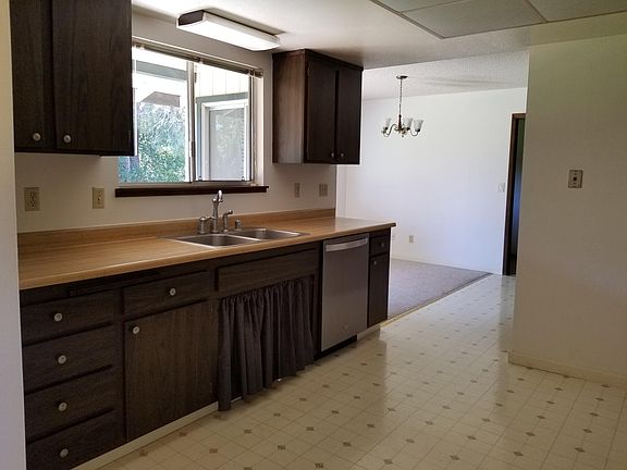 5th image of 151 Vineyard Cir