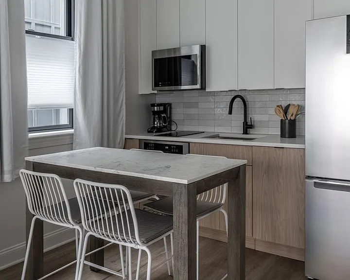 Luxury On Pine — Photo 25